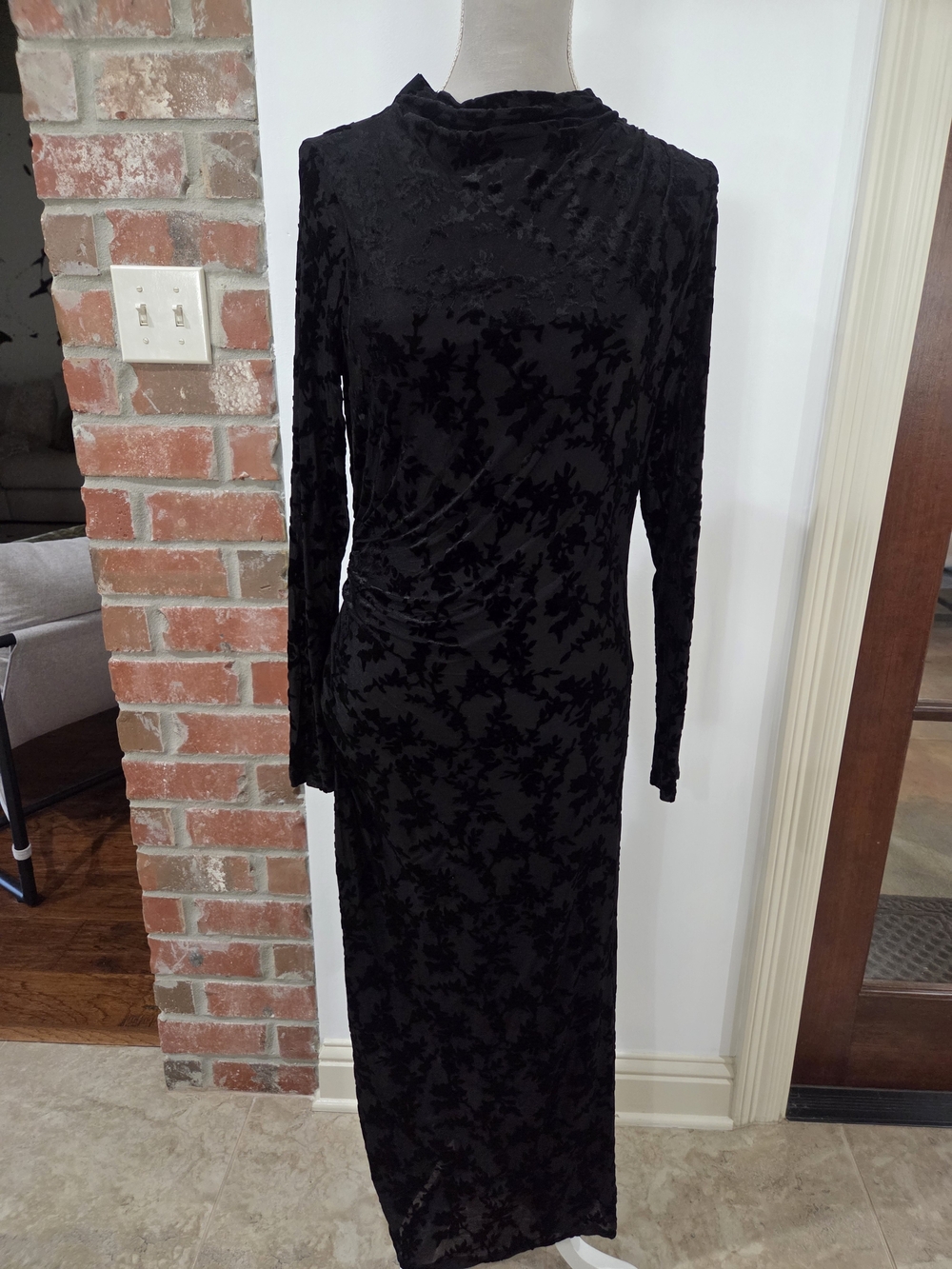 New Look Black Velvet Burnout Long Sleeve Maxi Dress